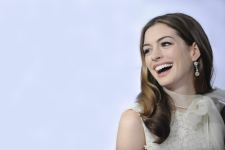 Anne Hathaway Celebrity Wallpaper