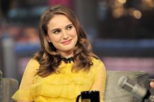 Actress Natalie Portman Yellow Dress Wallpaper