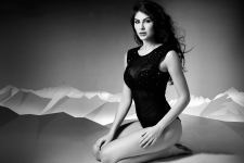 Hot Elnaaz Norouzi